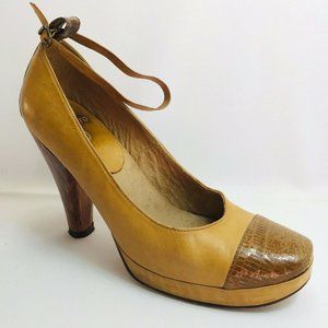 CALLEEN CORDERO Tan Alligator Hand Carve Pumps